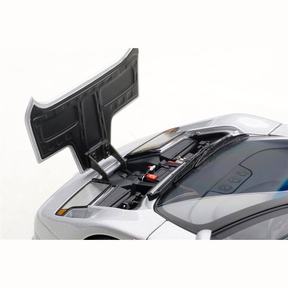 1/18 Diecast Car Model G421383